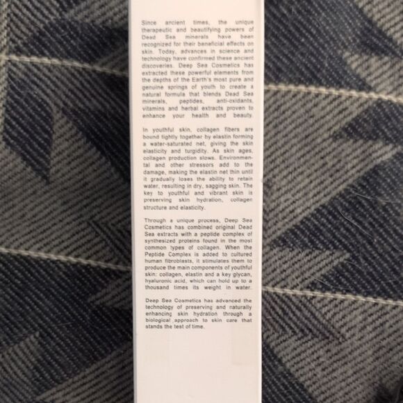 Purifying Milk Makeup Remover - White - Picture 3 of 4